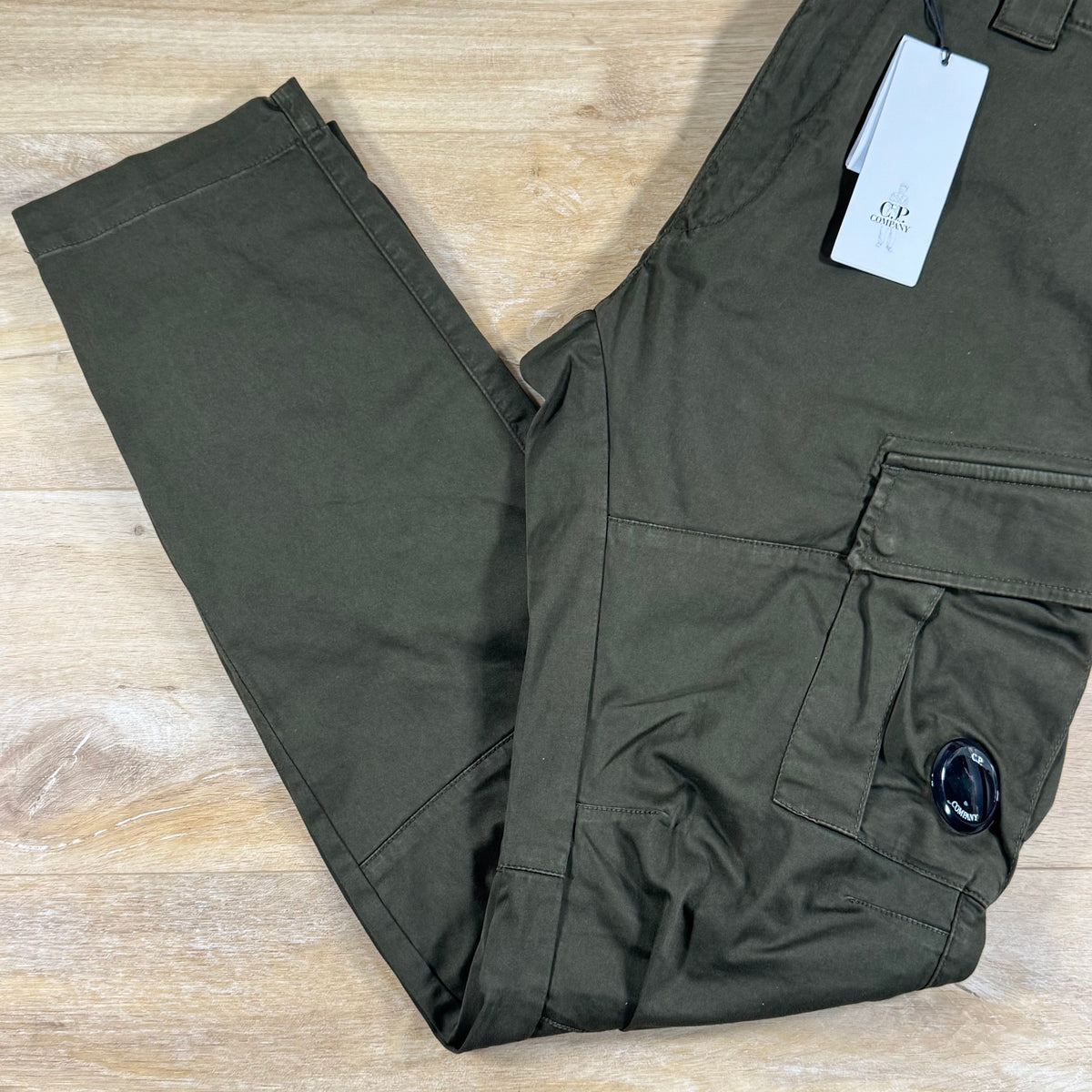 C.P. Company Stretch Sateen Ergonomic Lens Cargo Pants in Ivy Green